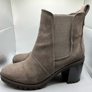 Ugg Hazel Waterproof Gray Suede Heeled Ankle Boot Size 7.5
